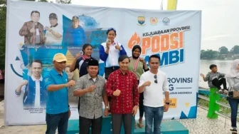 Ketua DPRD Provinsi Jambi Serahkan Medali Kejurprov PODSI Jambi 2022